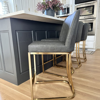 Stylish PU Leather Bar Stools with Backs and Gold Metal Frame, Grey