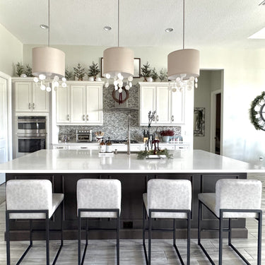 Shop our PU leather bar stools with backs for the perfect blend of comfort and style, ideal for enhancing your kitchen or entertaining space!